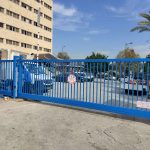 שער אוטומטי לחנייה דגם קונזולי קל סורג
